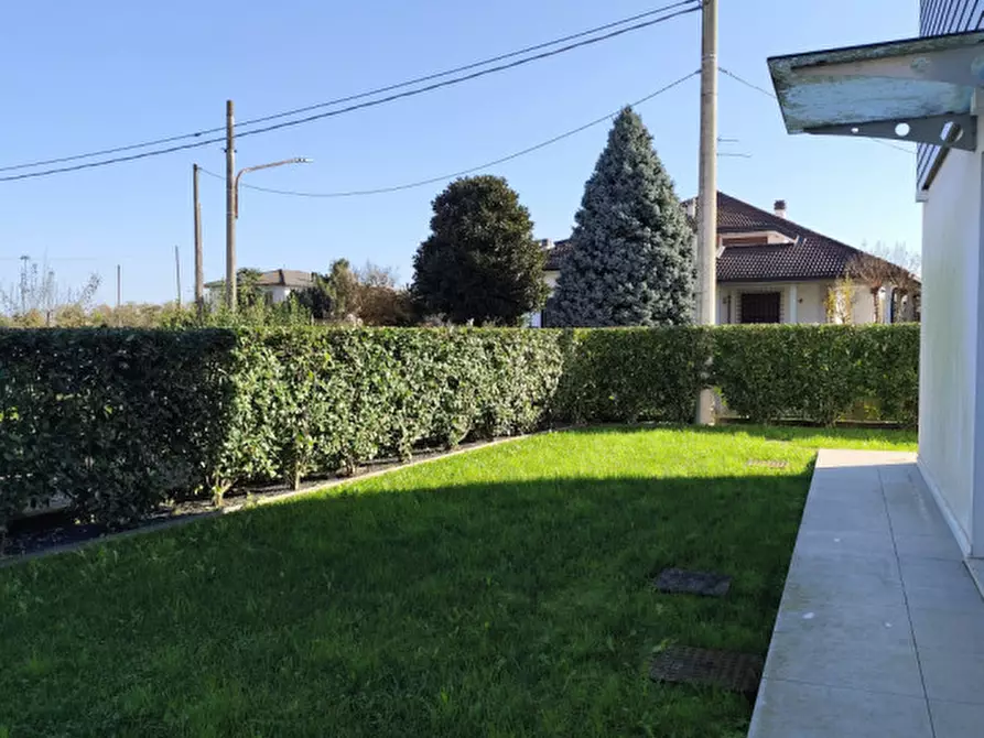 Immagine 5 di Casa bifamiliare in affitto  a Vicenza