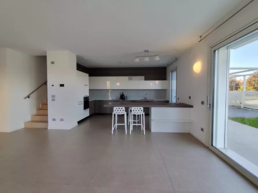 Immagine 6 di Casa bifamiliare in affitto  a Vicenza