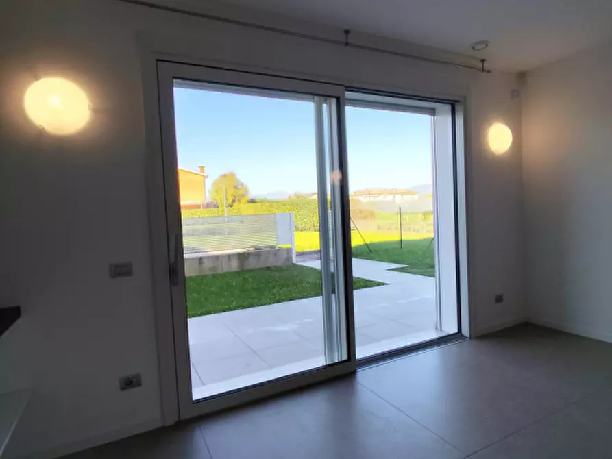 Immagine 8 di Casa bifamiliare in affitto  a Vicenza