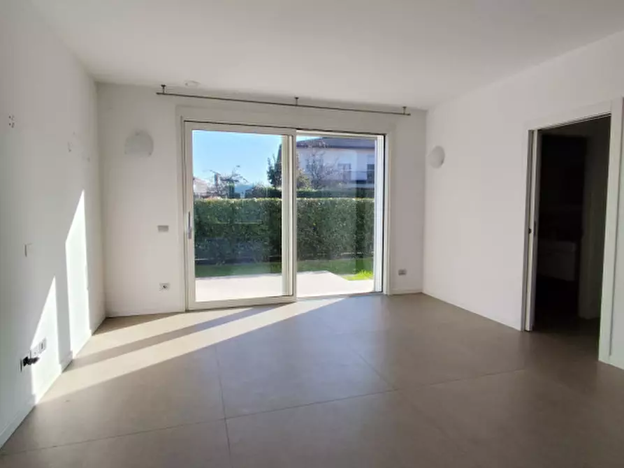 Immagine 10 di Casa bifamiliare in affitto  a Vicenza