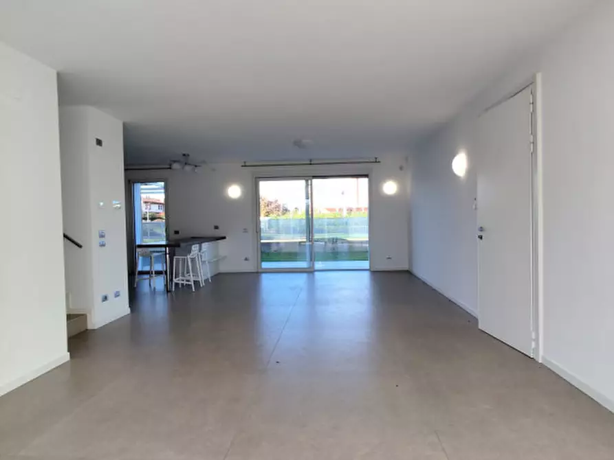 Immagine 11 di Casa bifamiliare in affitto  a Vicenza