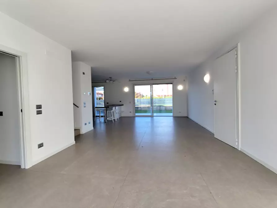 Immagine 12 di Casa bifamiliare in affitto  a Vicenza