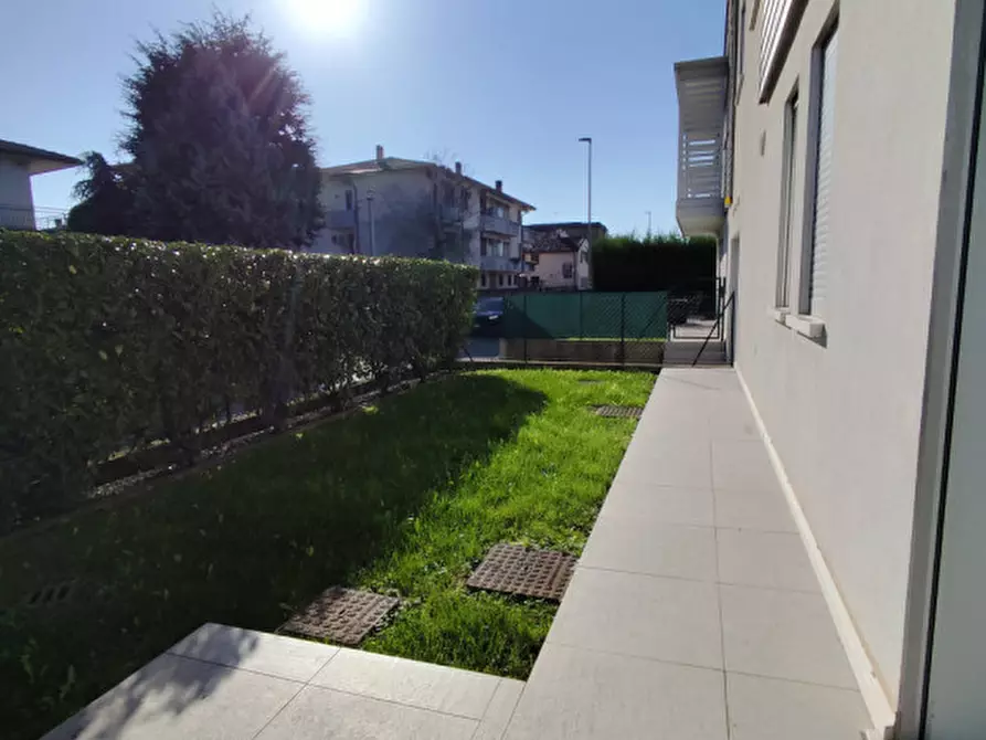 Immagine 17 di Casa bifamiliare in affitto  a Vicenza