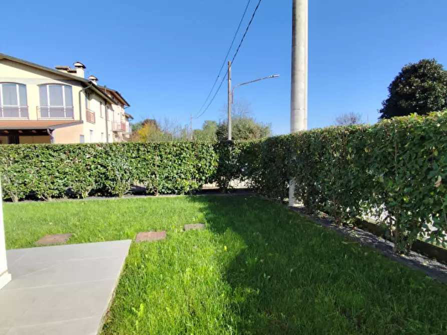 Immagine 18 di Casa bifamiliare in affitto  a Vicenza