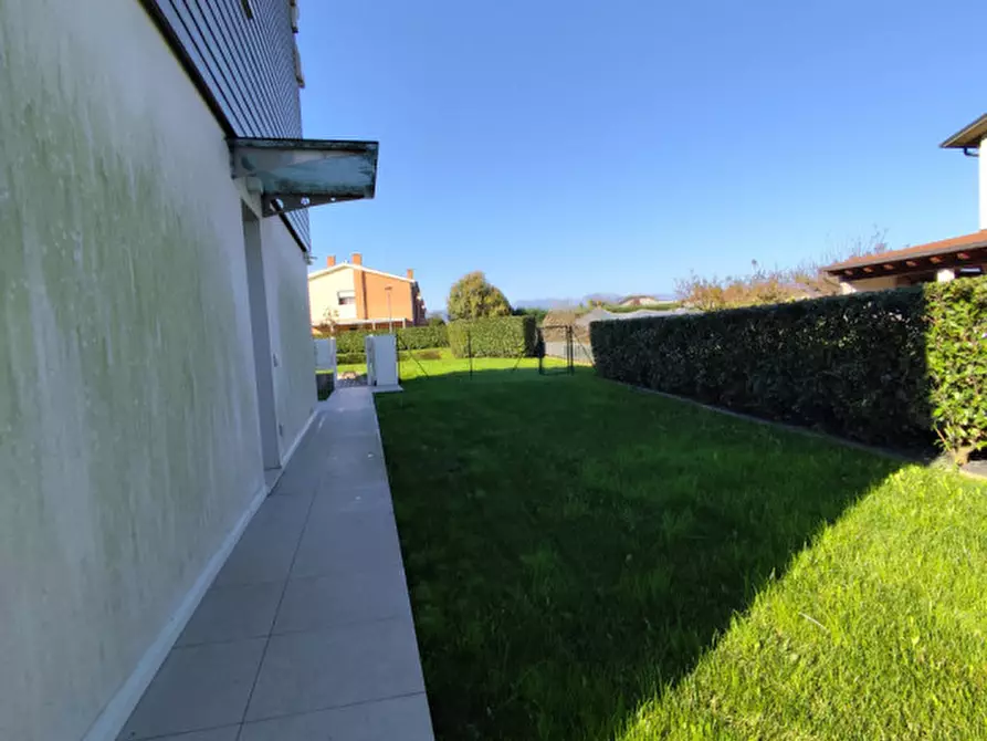 Immagine 19 di Casa bifamiliare in affitto  a Vicenza