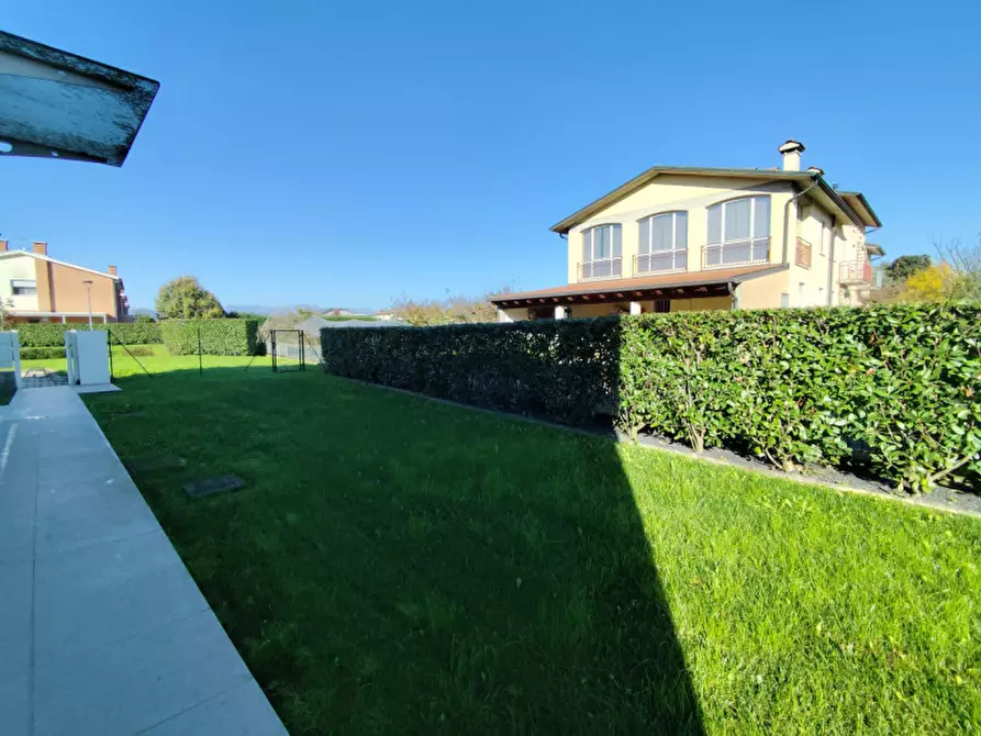 Immagine 20 di Casa bifamiliare in affitto  a Vicenza