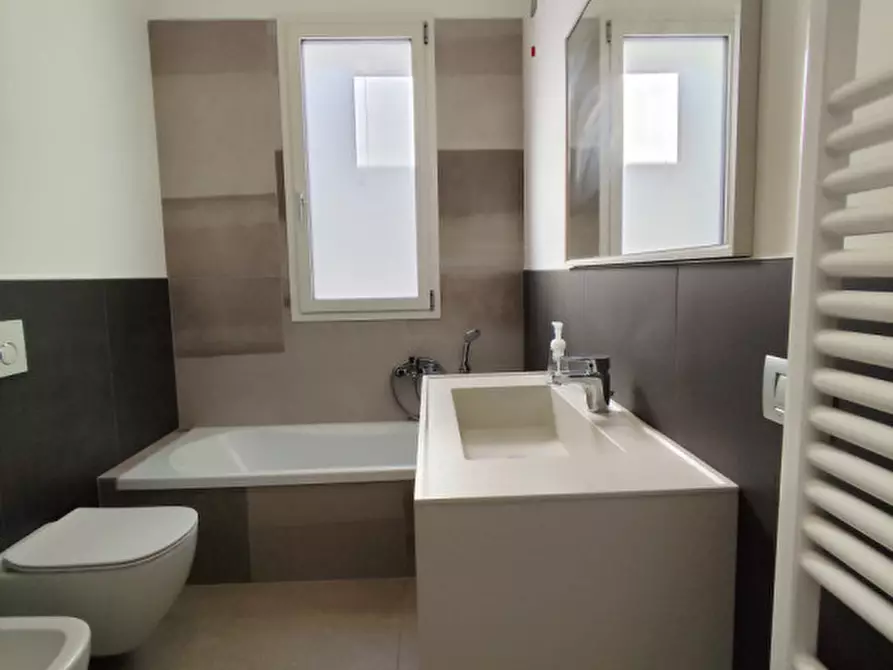 Immagine 32 di Casa bifamiliare in affitto  a Vicenza