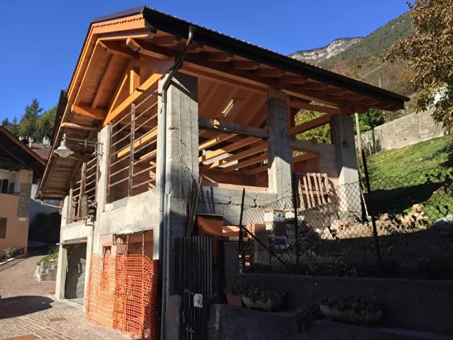 Immagine 1 di Rustico / casale in vendita  in Pez a Tre Ville