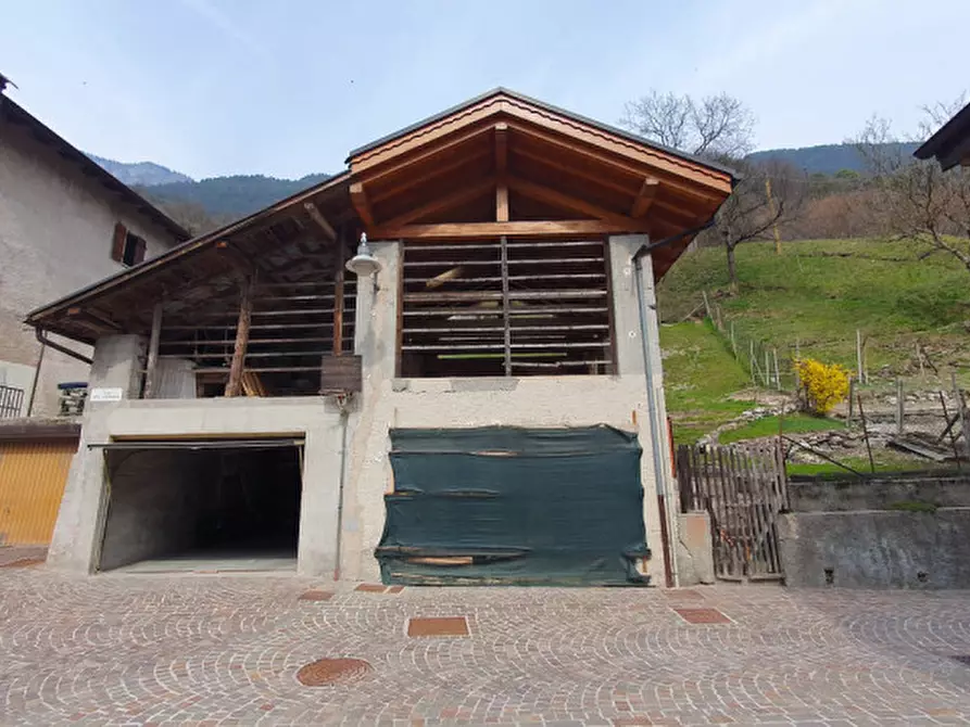 Immagine 4 di Rustico / casale in vendita  in Pez a Tre Ville