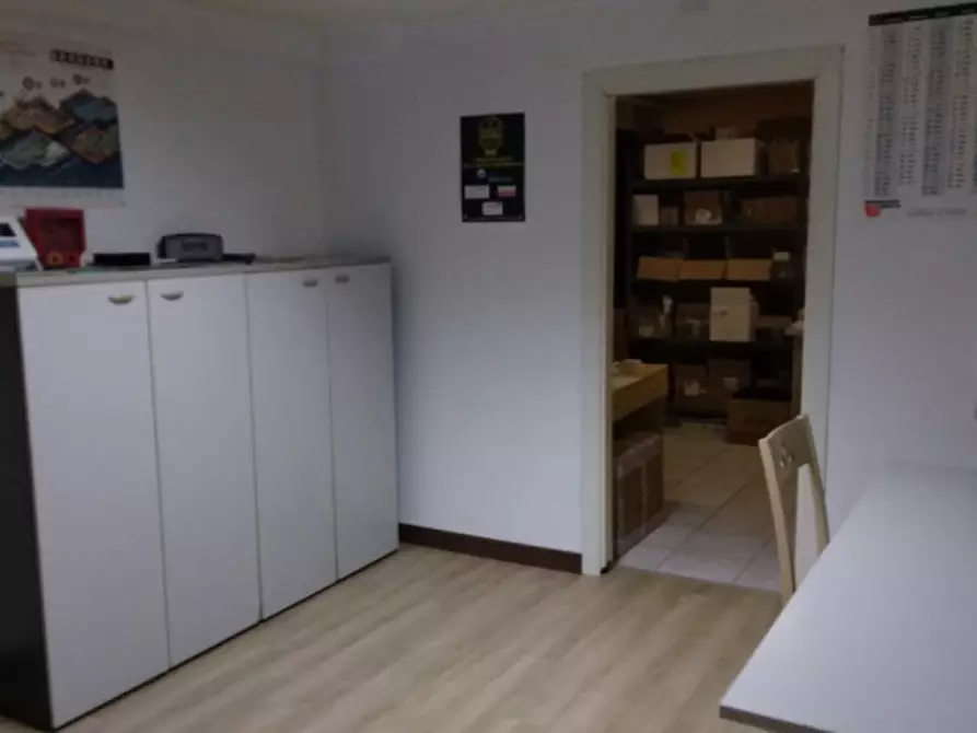 Immagine 4 di Magazzino in affitto  in VIA a Padova