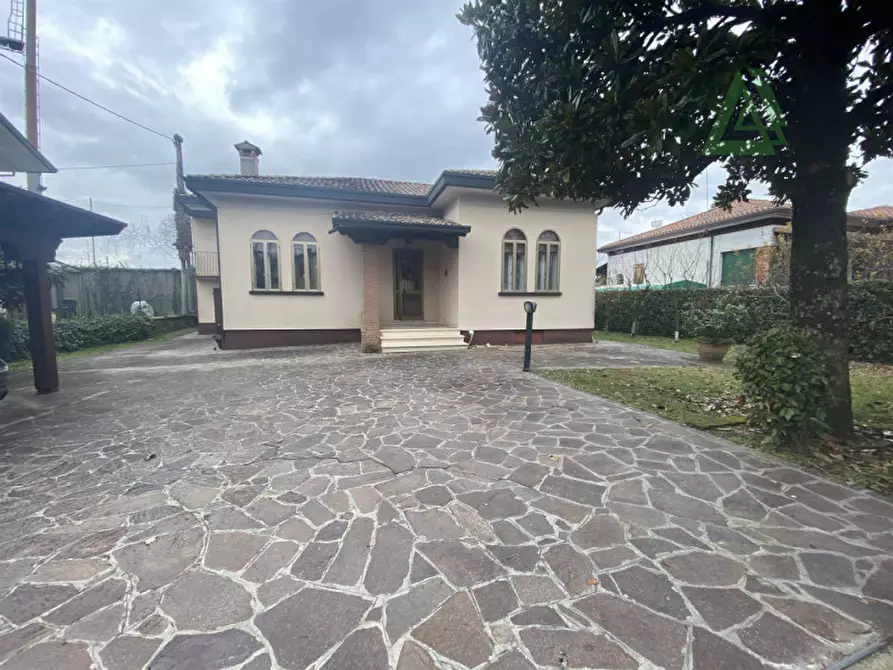 Immagine 2 di Casa indipendente in vendita  in Borgo Pieve a Castelfranco Veneto