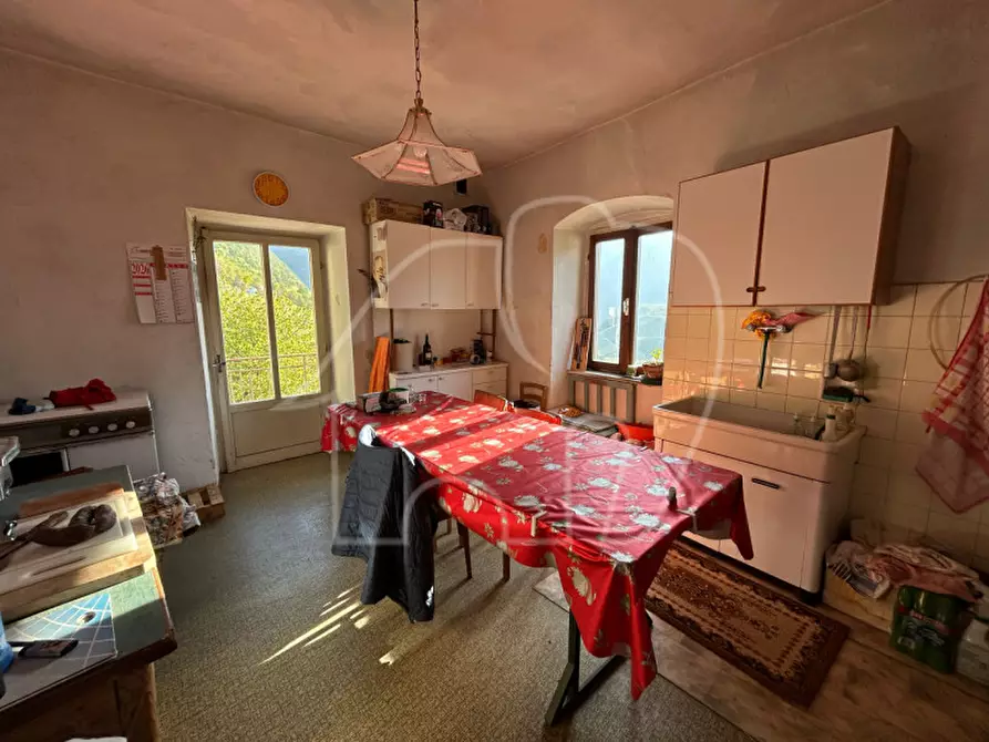 Immagine 2 di Casa indipendente in vendita  in Via S. Maria a Ton