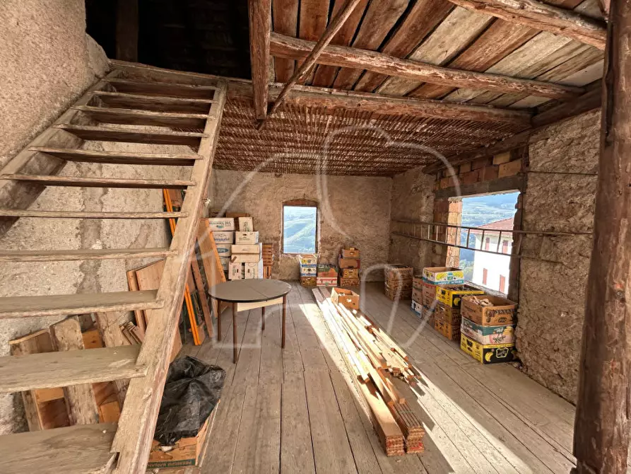 Immagine 11 di Casa indipendente in vendita  in Via S. Maria a Ton