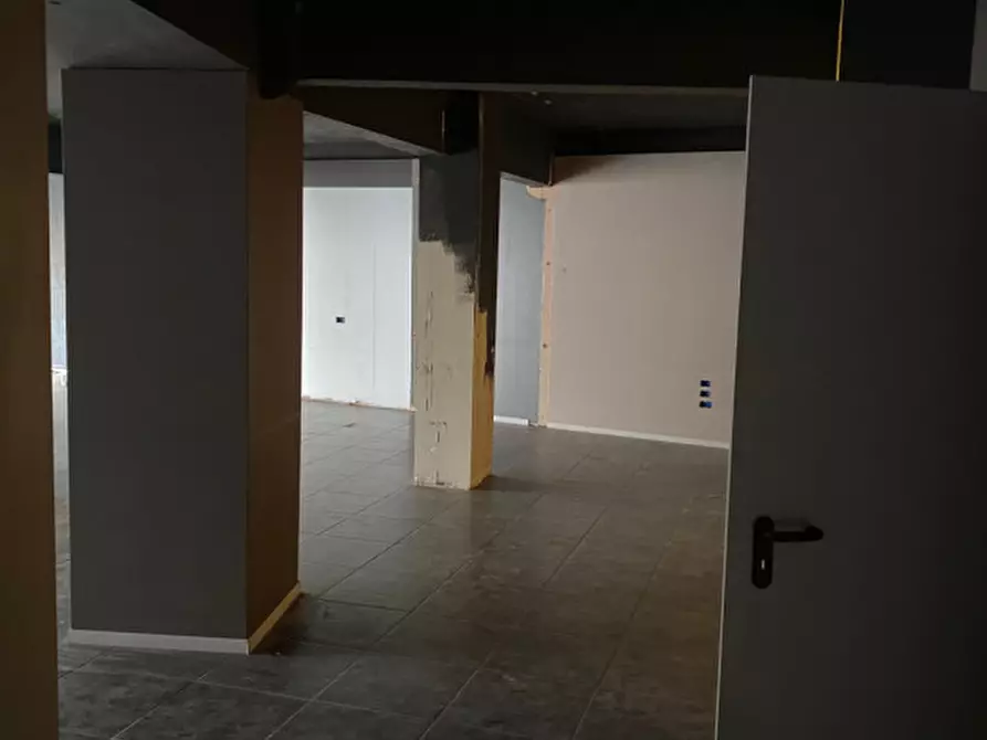 Immagine 2 di Magazzino in affitto  in VIA DI NOVOLI a Firenze