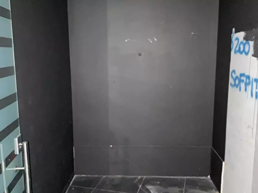 Immagine 3 di Magazzino in affitto  in VIA DI NOVOLI a Firenze