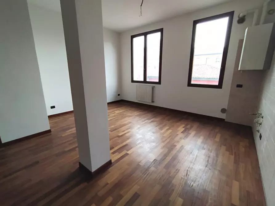 Immagine 1 di Appartamento in vendita  in via tommaseo a Padova