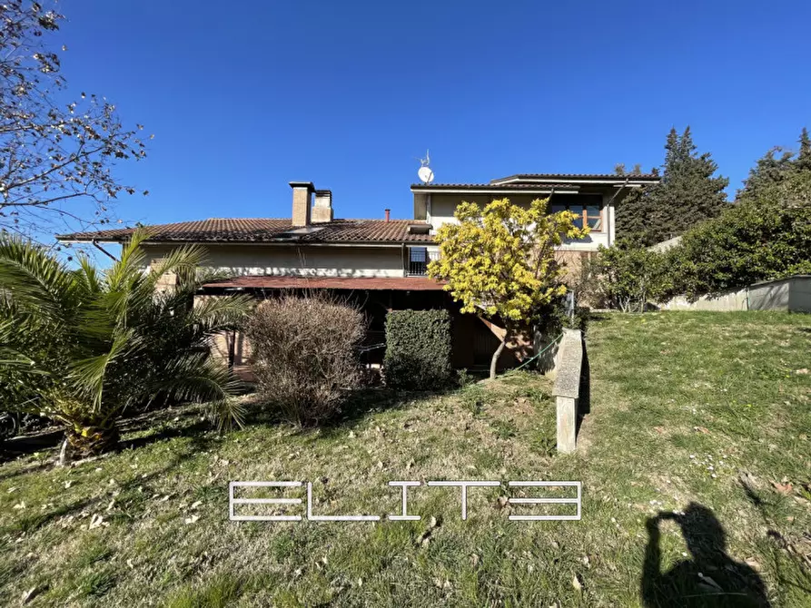 Immagine 1 di Villa in vendita  in Via Gramsci a Camerata Picena