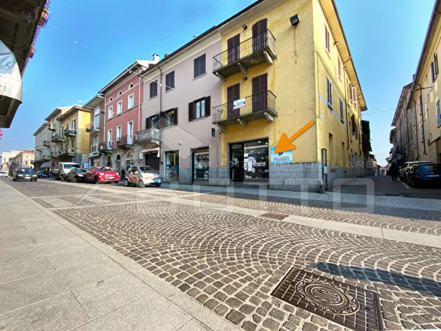 Immagine 1 di Negozio in vendita  in corso Mazzini 37 a Borgomanero