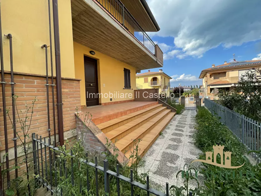 Immagine 6 di Appartamento in vendita  in via carducci a Castiglione Del Lago