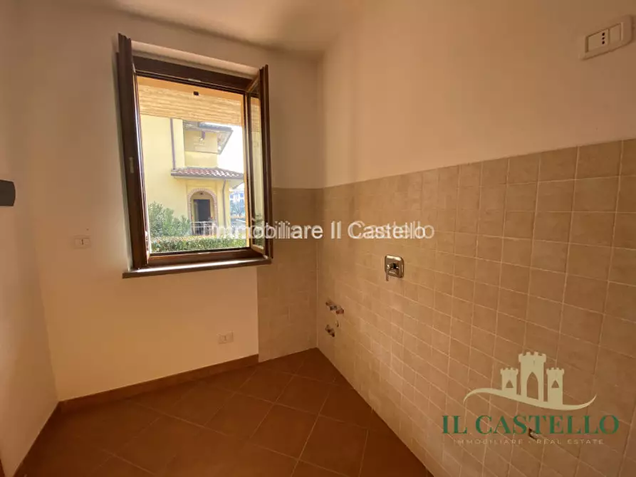 Immagine 14 di Appartamento in vendita  in via carducci a Castiglione Del Lago