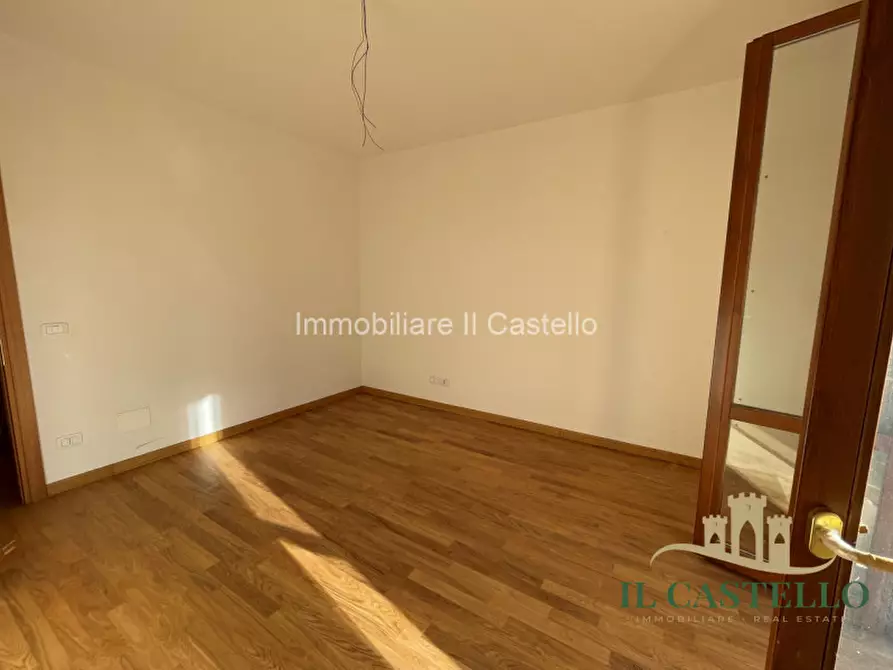 Immagine 15 di Appartamento in vendita  in via carducci a Castiglione Del Lago