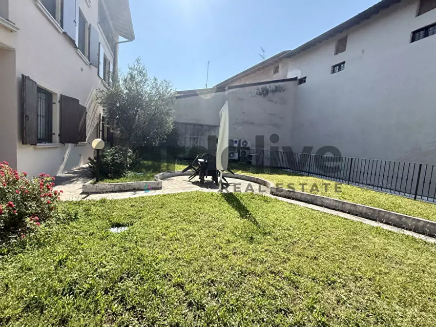 Immagine 17 di Appartamento in vendita  in Via XXV aprile a Puegnago Sul Garda