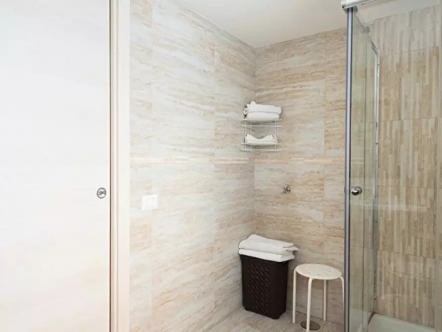 Immagine 11 di Appartamento in affitto  in Via Concezione al Monte Calvario a Napoli