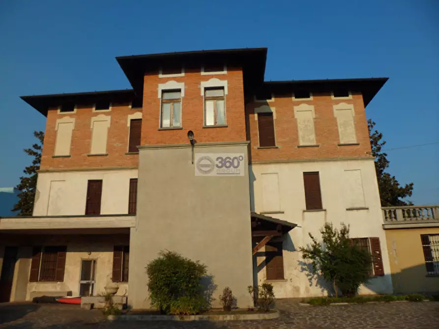 Immagine 1 di Villa in vendita  in Via San Bernardo a Chiari