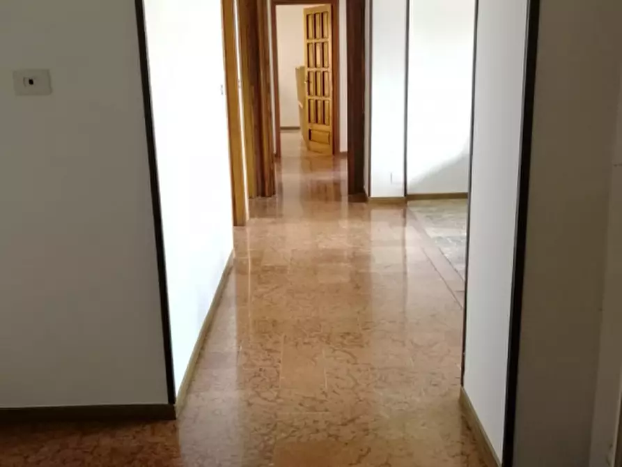 Immagine 13 di Ufficio in affitto  a Brienza