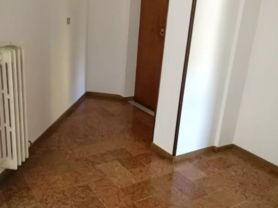 Immagine 14 di Ufficio in affitto  a Brienza