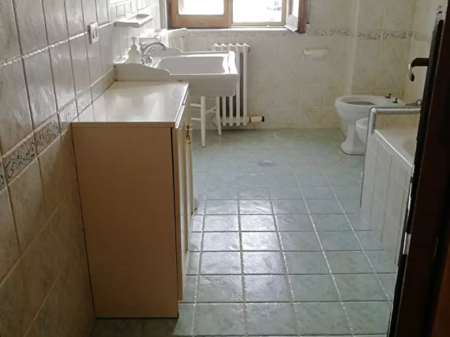 Immagine 16 di Ufficio in affitto  a Brienza