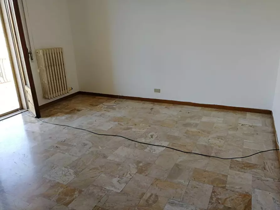 Immagine 18 di Ufficio in affitto  a Brienza