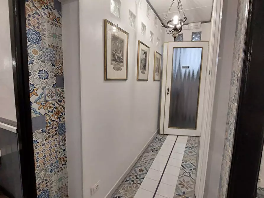 Immagine 3 di Negozio in affitto  in PIAZZA SAN MARCO a Firenze