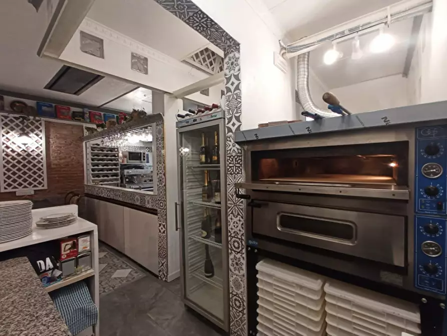 Immagine 4 di Negozio in affitto  in PIAZZA SAN MARCO a Firenze