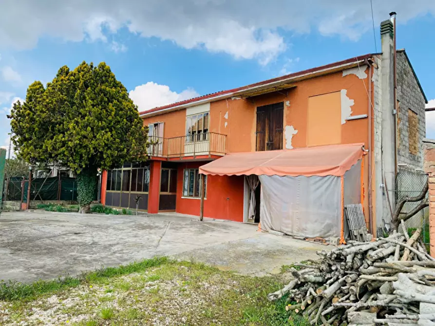Immagine 1 di Casa bifamiliare in vendita  a Borgo Veneto