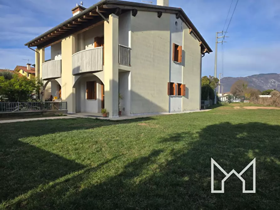 Immagine 1 di Casa bifamiliare in vendita  a Romano D'ezzelino