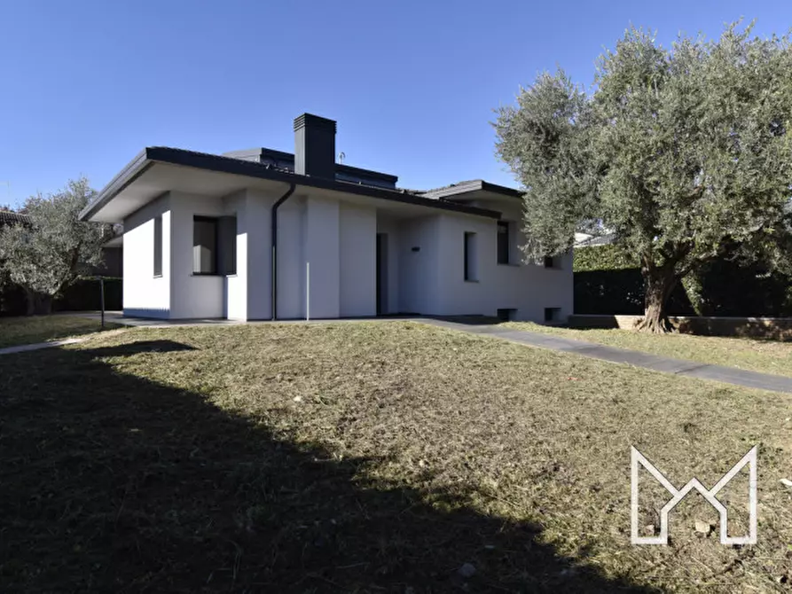 Immagine 1 di Villa in vendita  a Romano D'ezzelino