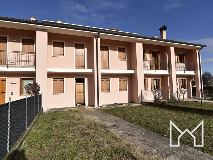 Immagine 3 di Casa trifamiliare in vendita  a San Zenone Degli Ezzelini