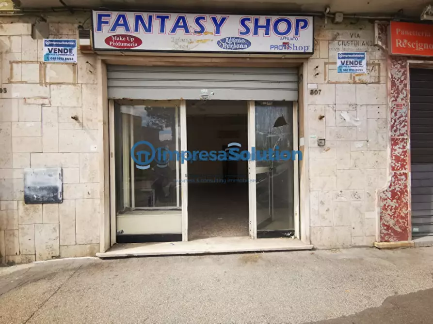 Immagine 3 di Negozio in vendita  in Via Giustiniano a Napoli