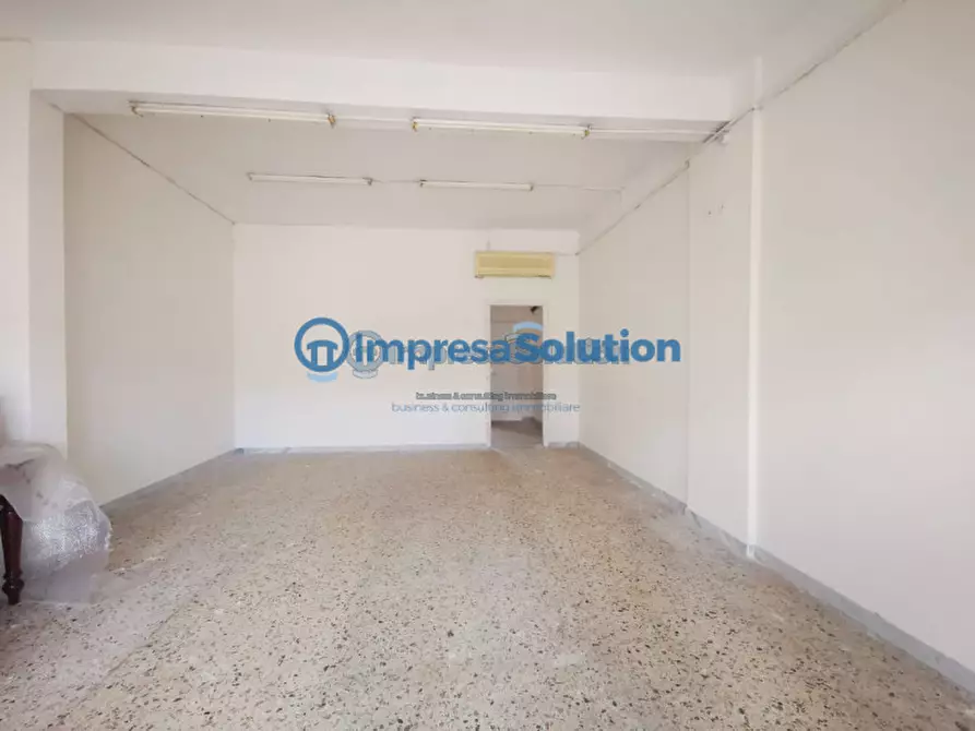 Immagine 4 di Negozio in vendita  in Via Giustiniano a Napoli