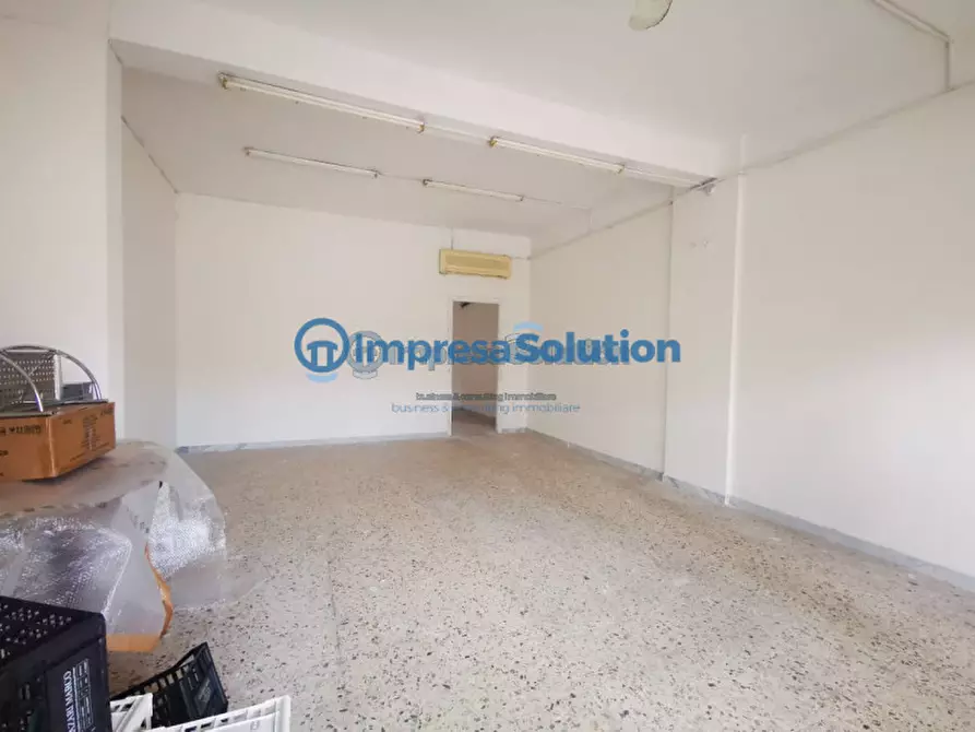 Immagine 5 di Negozio in vendita  in Via Giustiniano a Napoli