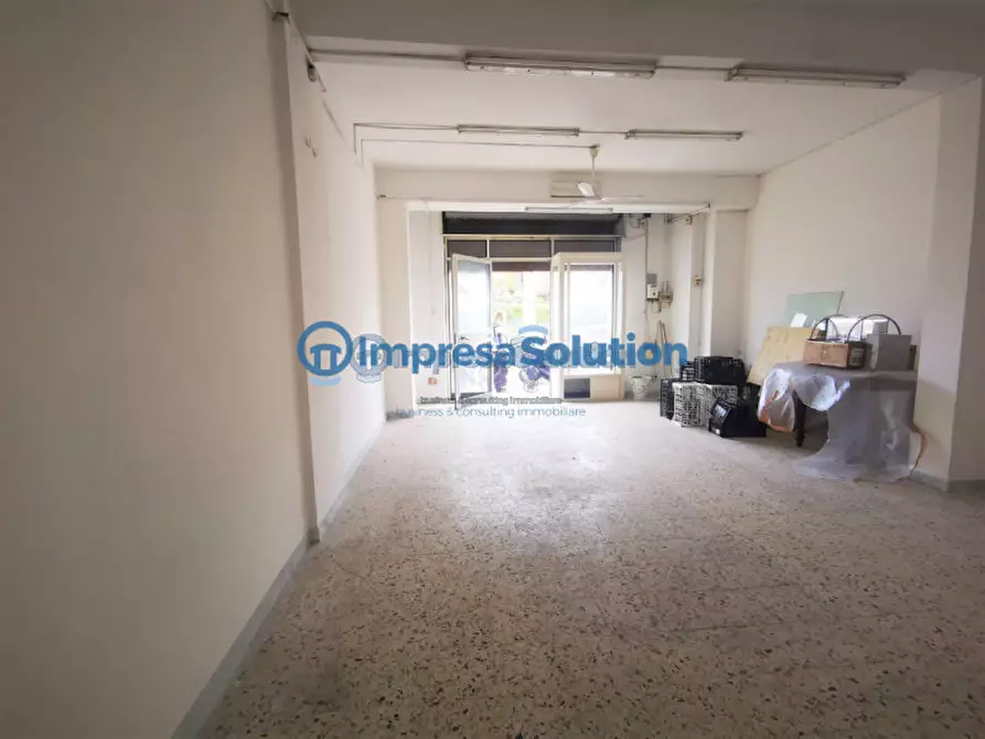 Immagine 8 di Negozio in vendita  in Via Giustiniano a Napoli