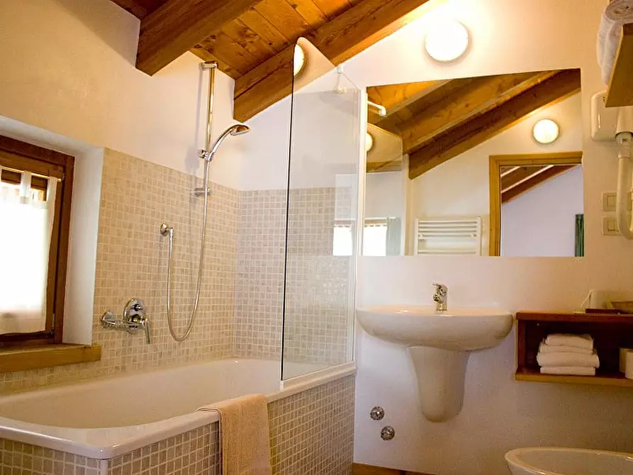 Immagine 5 di Hotel in vendita  a Giustino