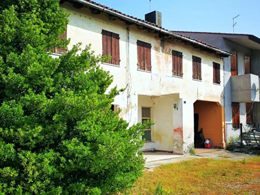 Immagine 2 di Rustico / casale in vendita  in via Castellana a Castelfranco Veneto