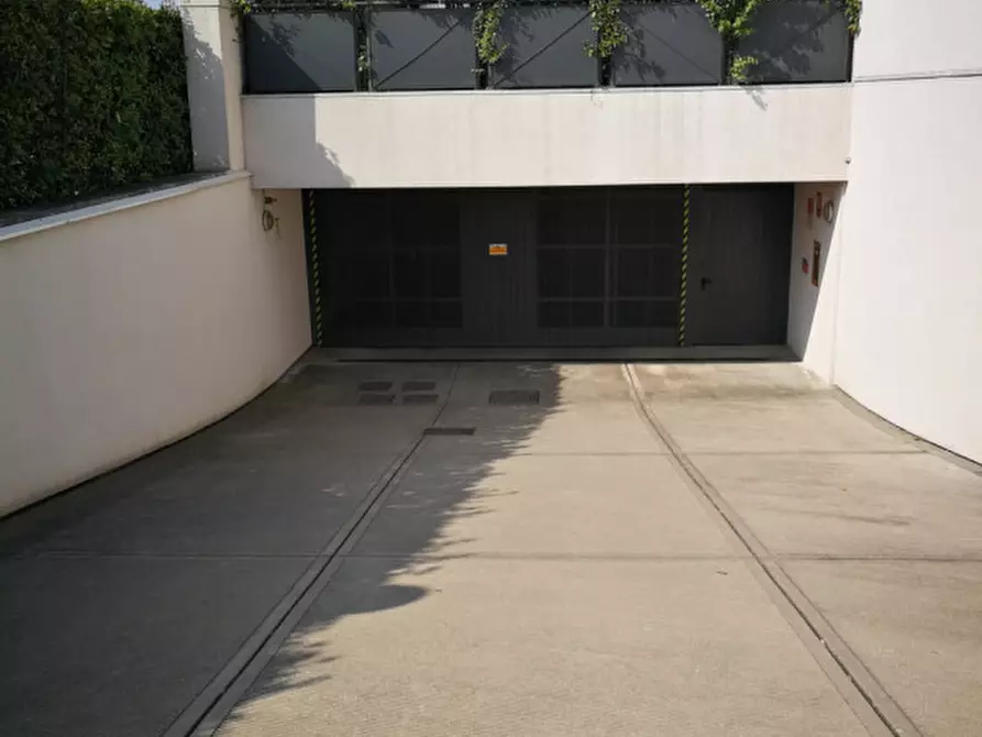 Immagine 2 di Posto auto in vendita  in via delle Querce 51 a Castelfranco Veneto