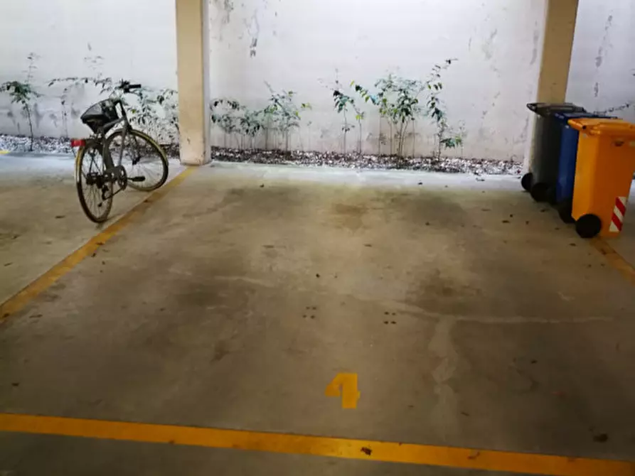 Immagine 6 di Posto auto in vendita  in via delle Querce 51 a Castelfranco Veneto