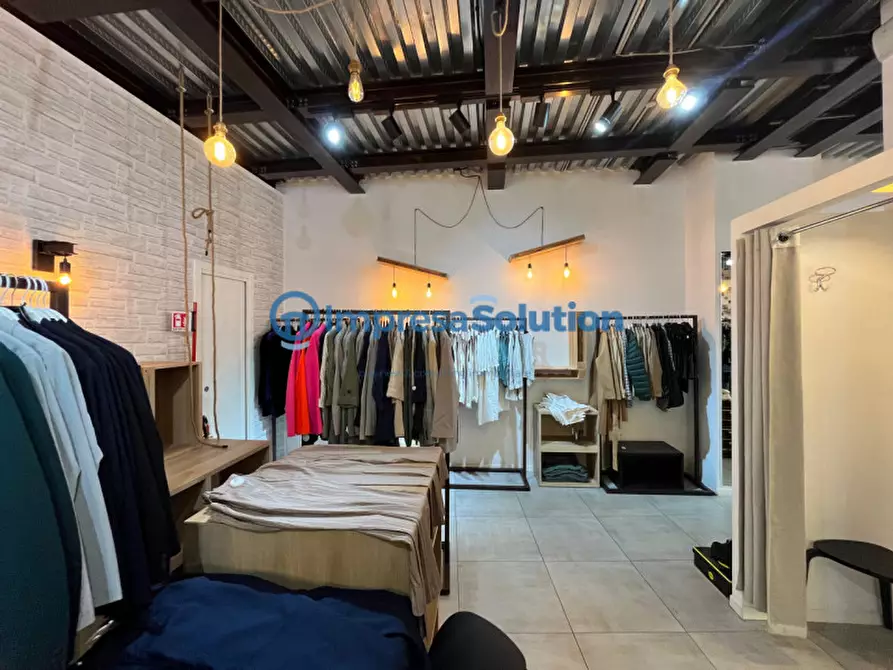 Immagine 6 di Negozio in affitto  in Via Duomo a Napoli