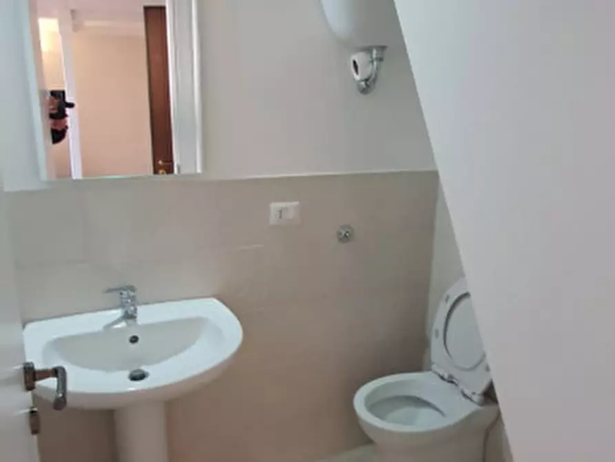 Immagine 14 di Appartamento in affitto  in Via Materdei 73 a Napoli