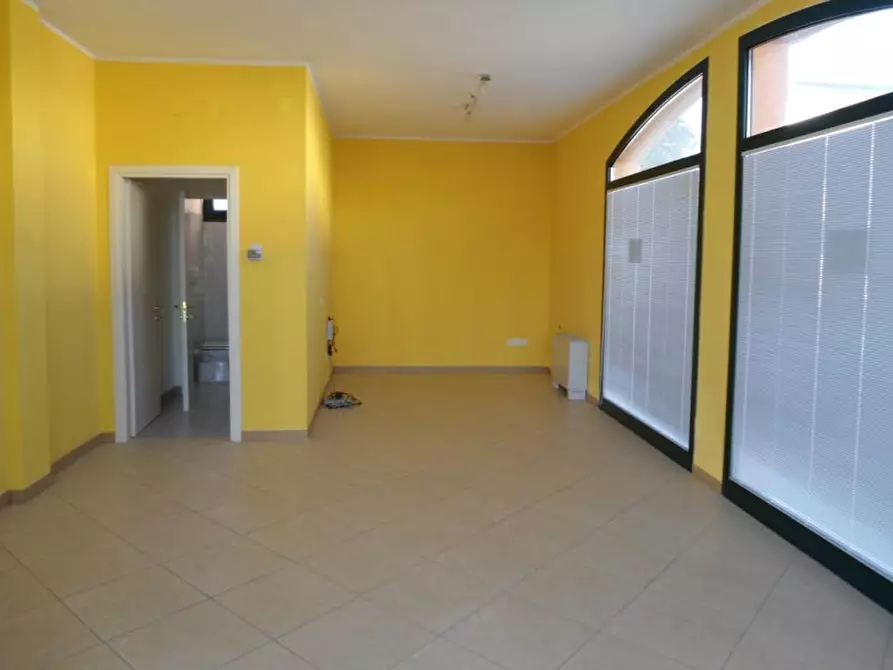 Immagine 3 di Negozio in affitto  a Cervarese Santa Croce