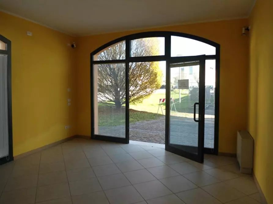 Immagine 6 di Negozio in affitto  a Cervarese Santa Croce